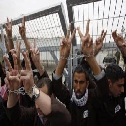 حماية يدين استمرار الانتهاكات التي تنفذها قوات الفصل العنصري بحق الأسري الاداريين ويطالب المجتمع الدولي بتوفير الحماية لهم   